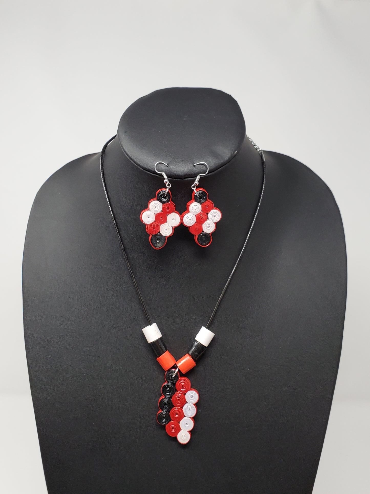 Nashe Paper made necklace set