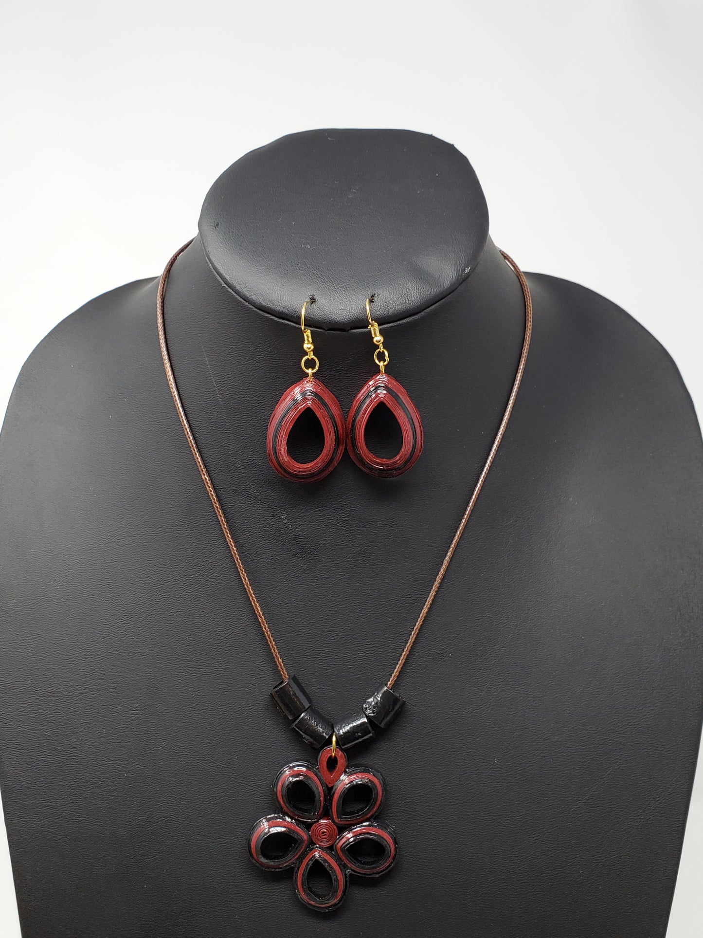 Tafara Paper made necklace set