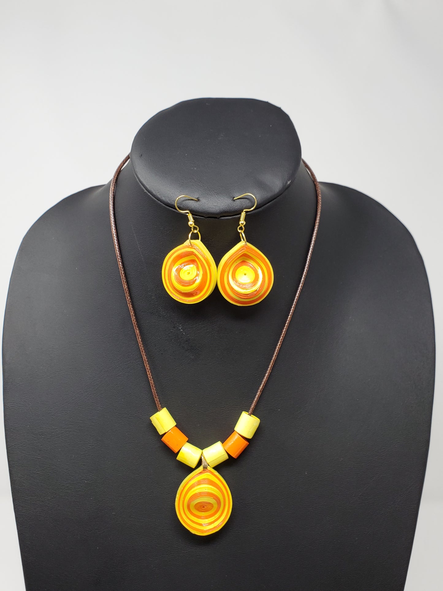 Yanano Paper Necklace Set