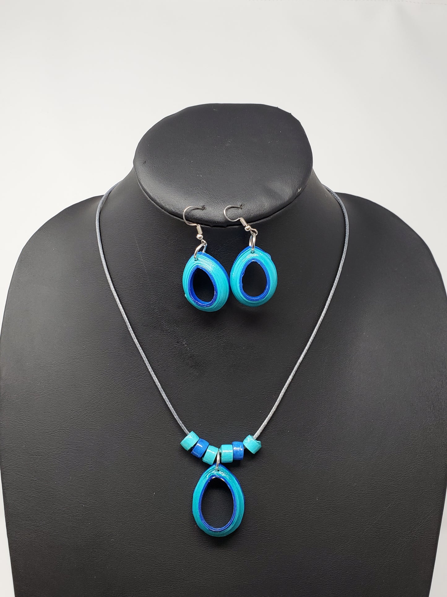 Kundai Paper made necklace set