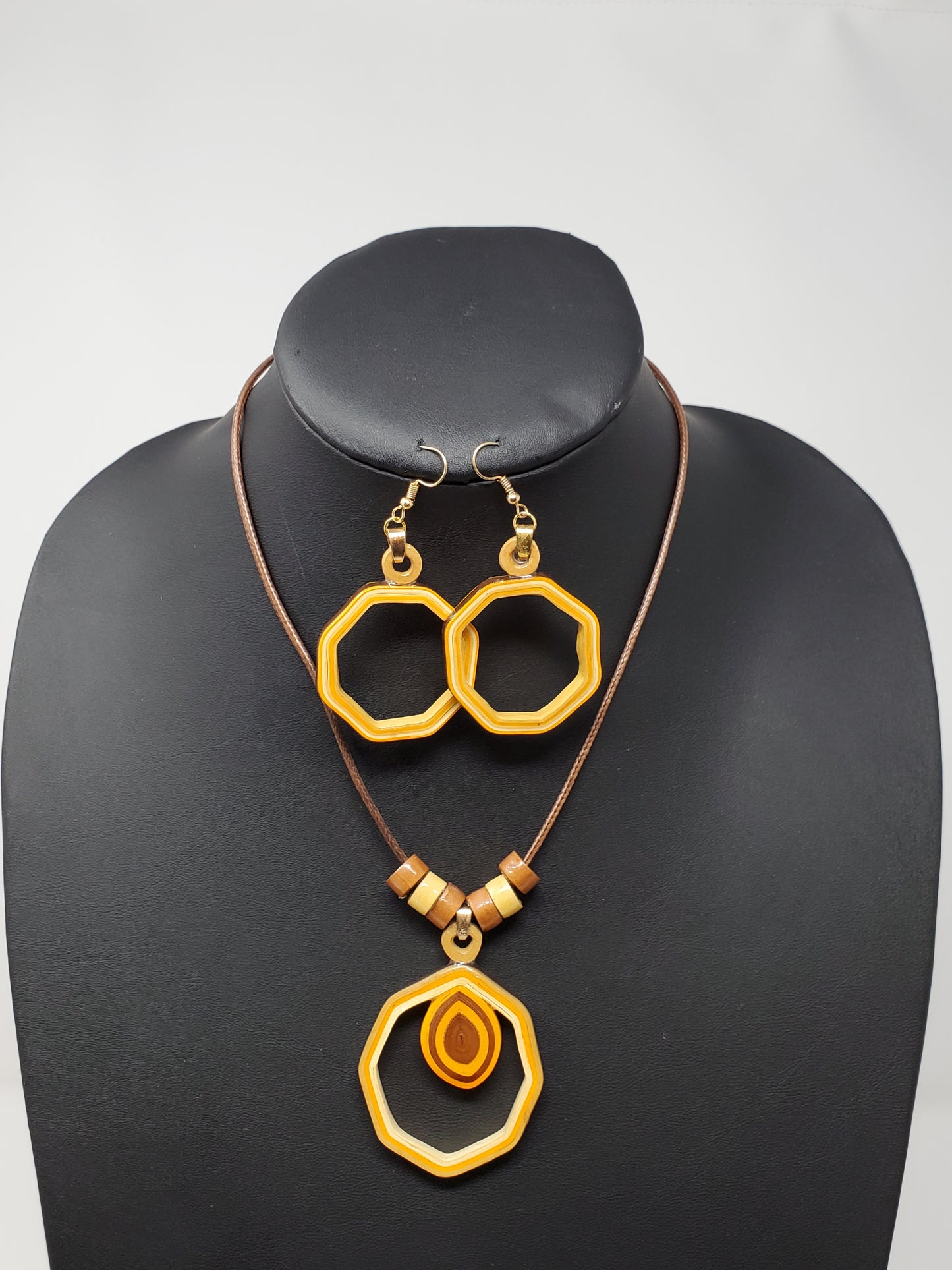 Sarura Paper made Necklace Set