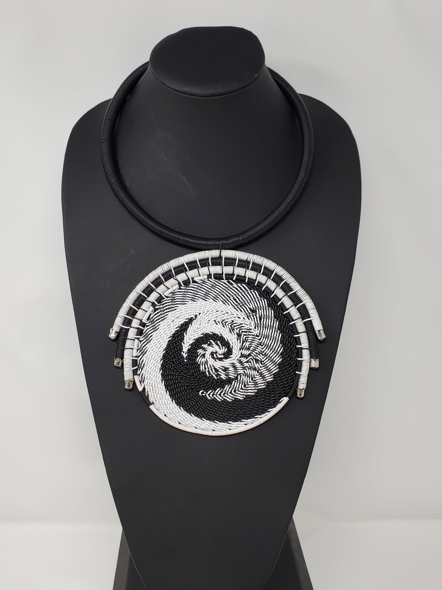 Lindleni Wire Necklaces