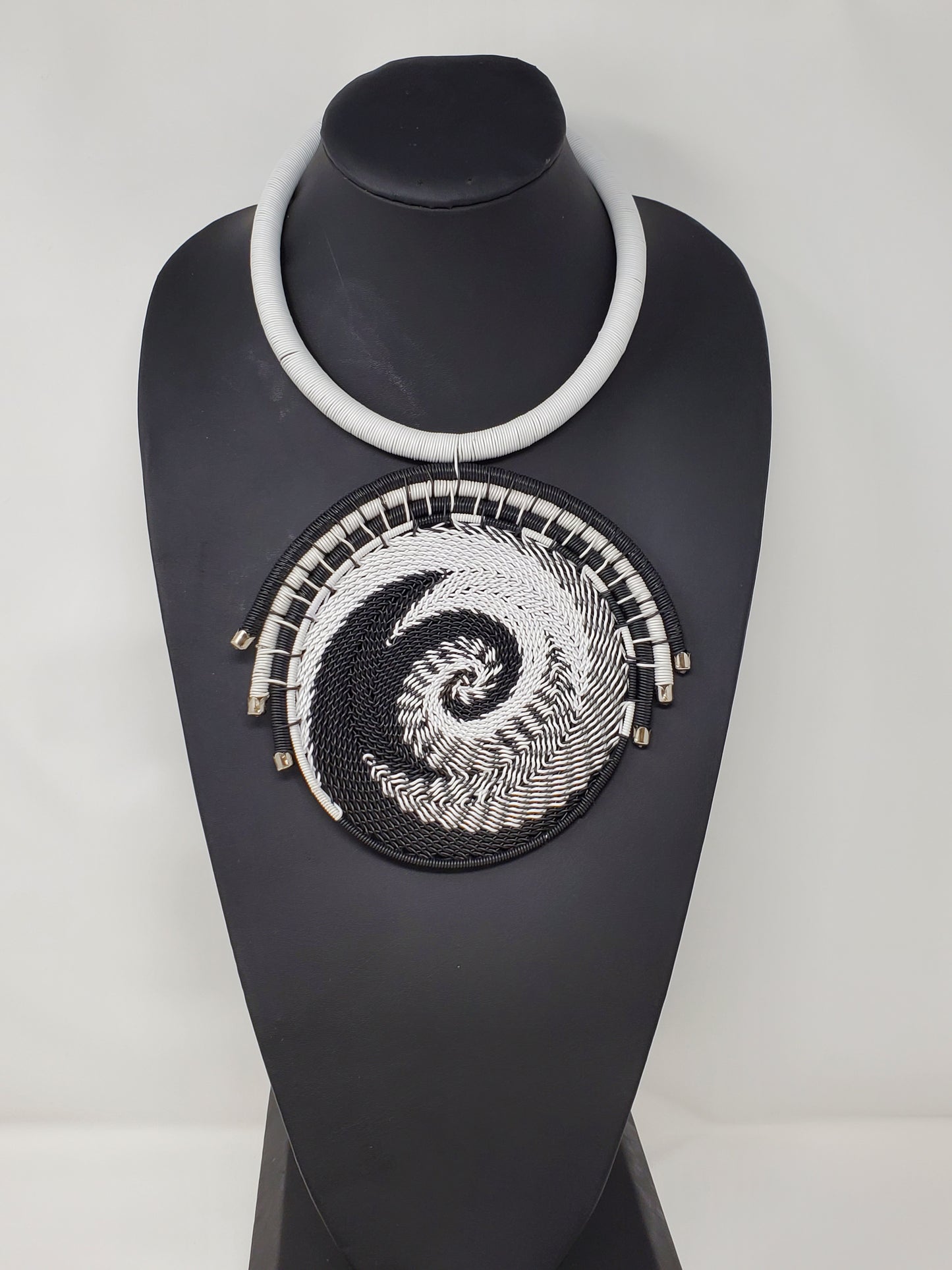 Lindleni Wire Necklaces