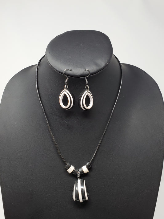 Panashe Hand made Necklace set