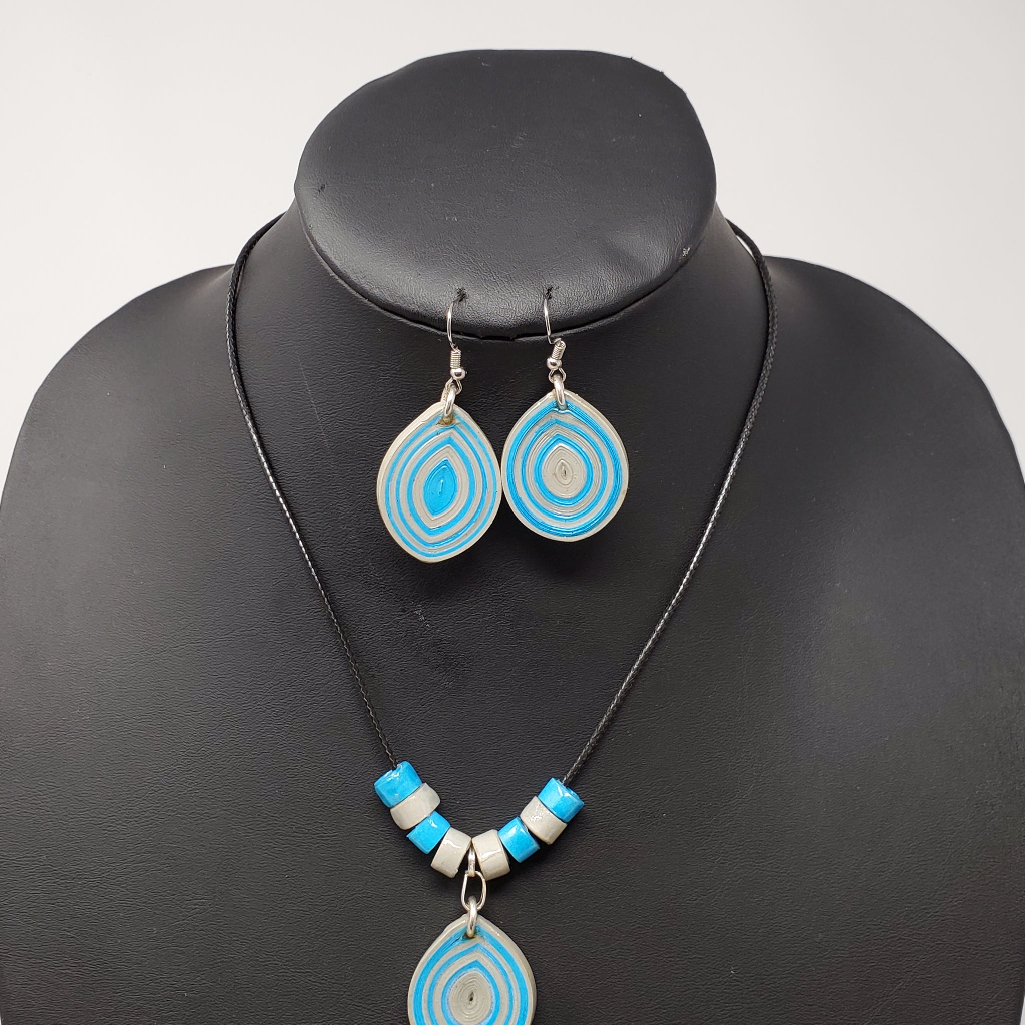 Vongai Paper Necklace Set