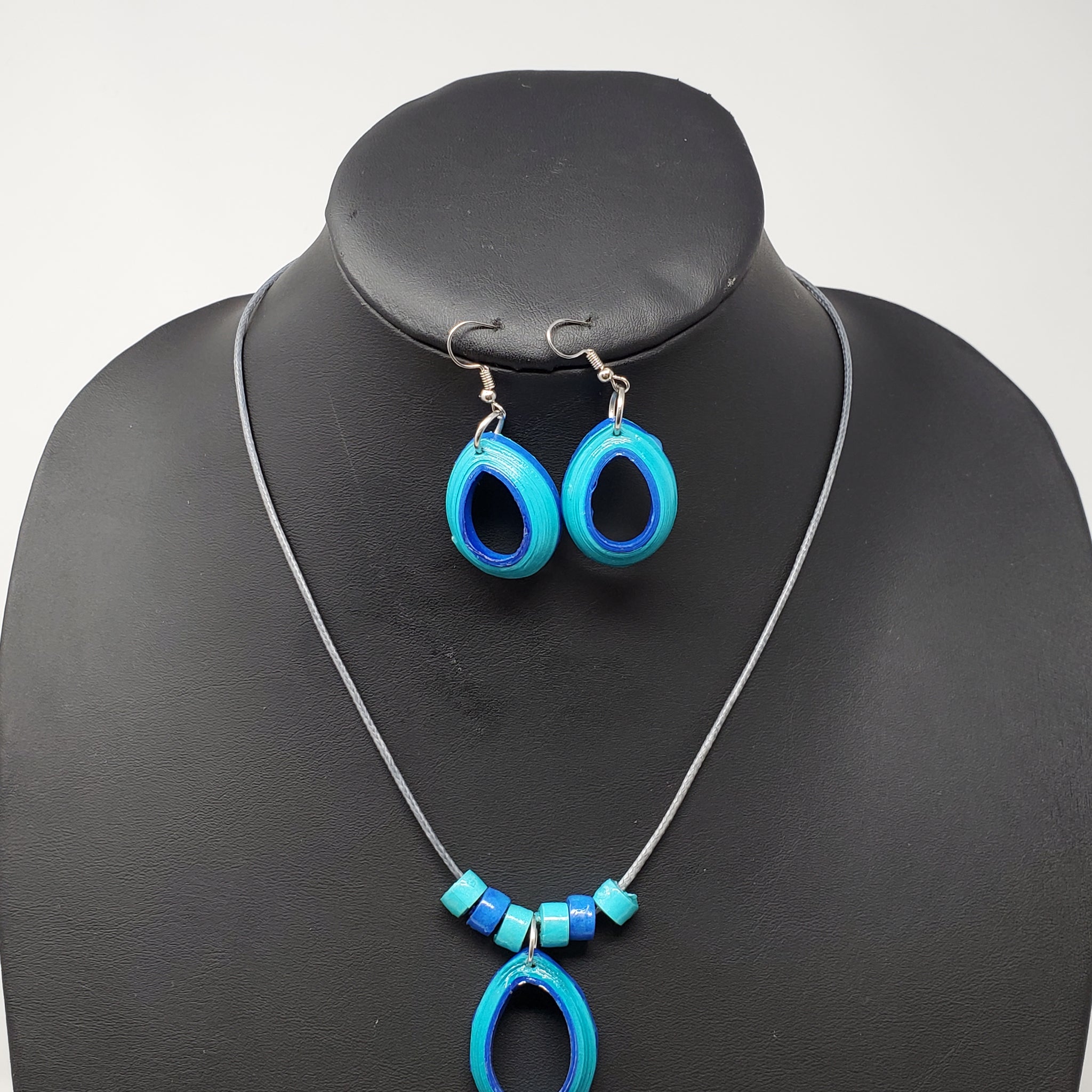 Kundai Paper made necklace set
